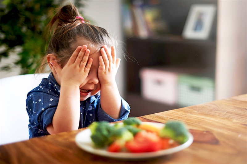 Không nên thúc ép trẻ ăn gây ra tâm lý sợ hãi