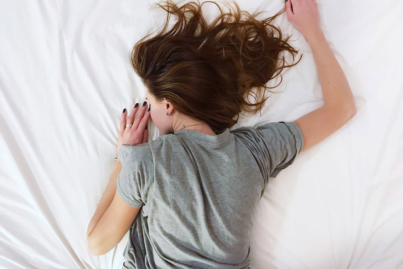 Ngứa da đầu về đêm khiến giấc ngủ trở nên khó khăn