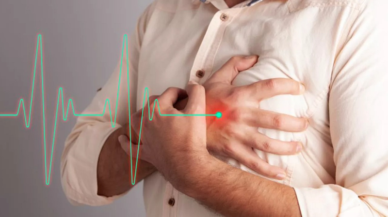 Có thể nhận biết tim đập nhanh bằng cách đo nhịp tim hoặc dựa vào một số dấu hiệu cơ bản khác