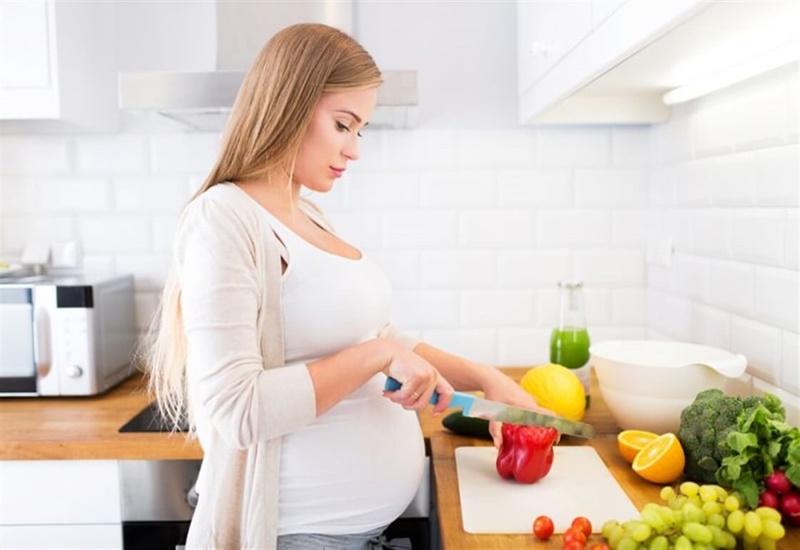 Mẹ bầu cần thiết bổ sung cập nhật đủ chất khá đầy đủ vô quy trình đem thai