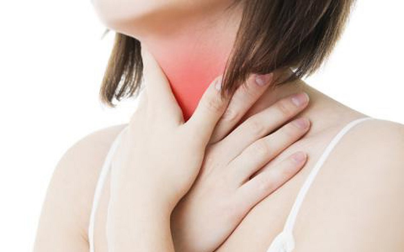 Đau họng thường đi kèm một số triệu chứng khác, gây khó chịu cho người bệnh