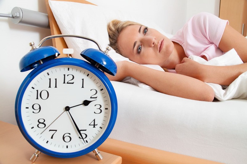 Khi đồng hồ báo khoảng thời gian về đêm tuyến tùng sẽ tiết ra lượng lớn melatonin đưa bạn vào giấc ngủ