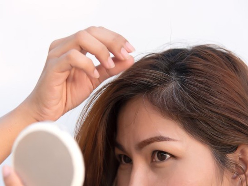 Bất ngờ 9 cách đơn giản ngăn ngừa và điều trị tóc bạc