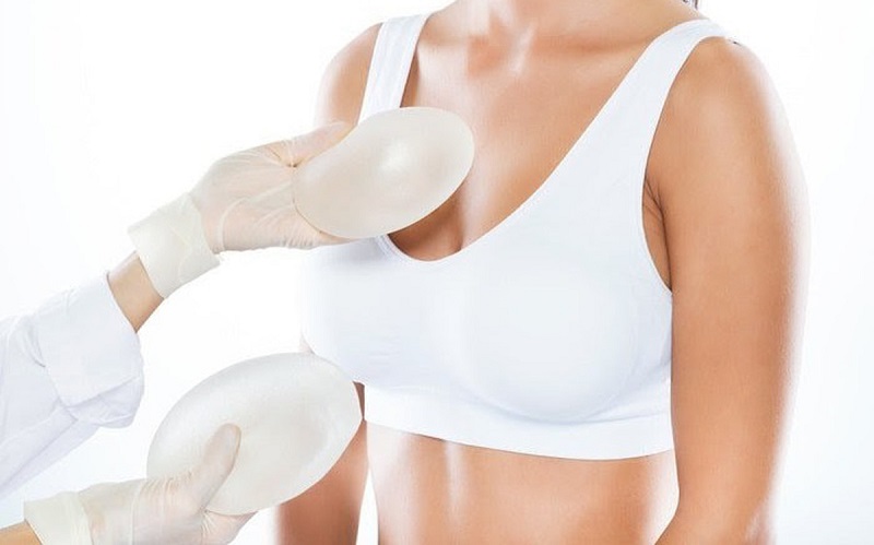 Liệu phẫu thuật nâng ngực có nguy hiểm không? | Medlatec