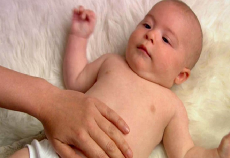 Sôi bụng ở trẻ sơ sinh là do hệ thống tiêu hóa chưa hoàn thiện