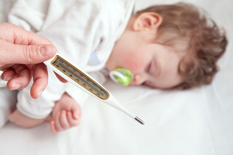 Trẻ thường bị sốt cao khi bị sốt siêu vi