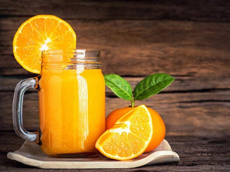 Có thể dùng quả cam làm thành nước uống cung cấp cho cơ thể 