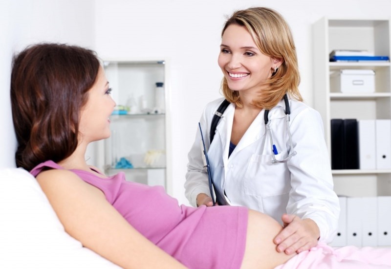 Bà bầu nên khám thai định kỳ để bảo vệ sức khỏe của mẹ và thai nhi