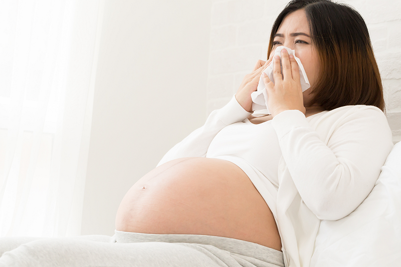 Bác sĩ giải đáp: Tại sao bà bầu dễ khóc trong thai kỳ | Medlatec