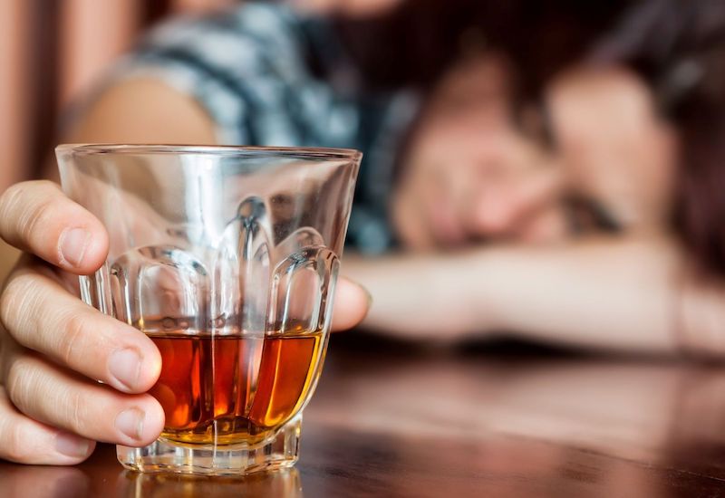 Drinking too much alcohol will make you lose consciousness and experience many other unpleasant symptoms