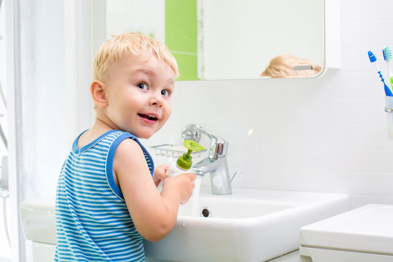 Cha mẹ nên hình thành thói quen rửa tay bằng xà phòng cho trẻ