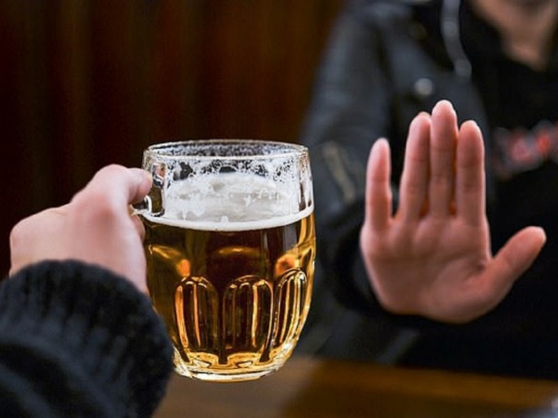 Tránh sử dụng rượu, bia, đồ uống có cồn để hỗ trợ đẩy lùi bệnh