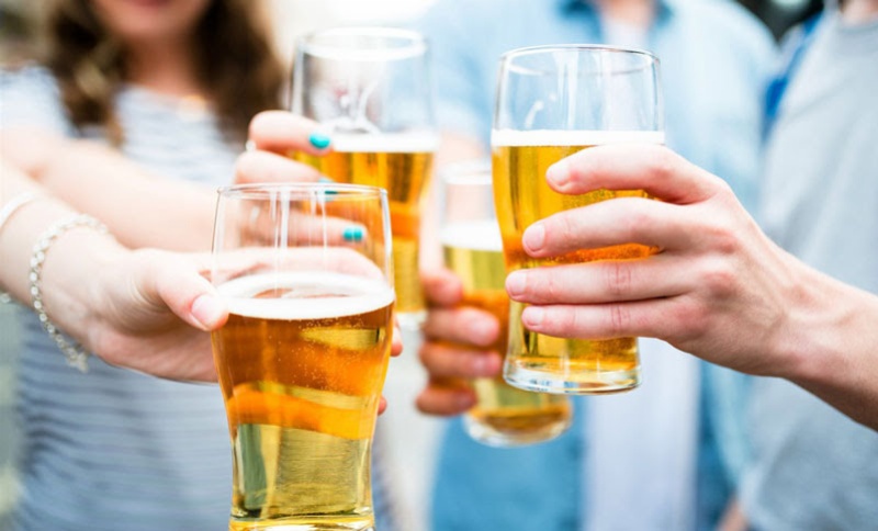 Lạm dụng bia, rượu có thể dẫn đến đau dạ dày