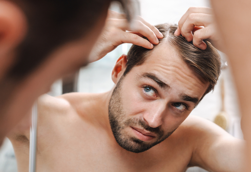Tình trạng rụng tóc có thể được cải thiện bằng cách dùng thuốc hoặc phẫu thuật