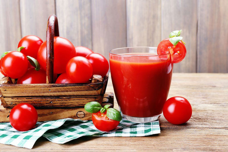 Nước ép cà chua rất giàu vitamin A, vitamin C và chất chống oxy hóa
