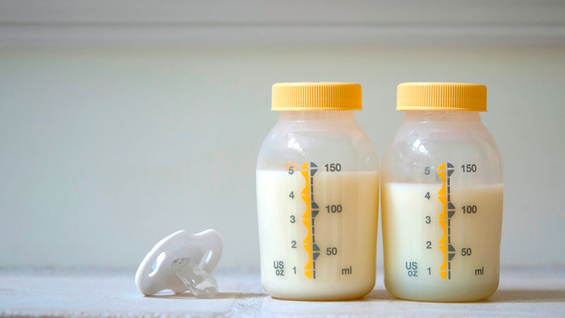 Những dưỡng chất tự nhiên có trong sữa non của mẹ