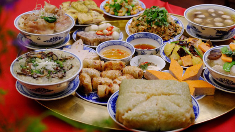 Bữa ăn ngày Tết ở Việt Nam khá thịnh soạn