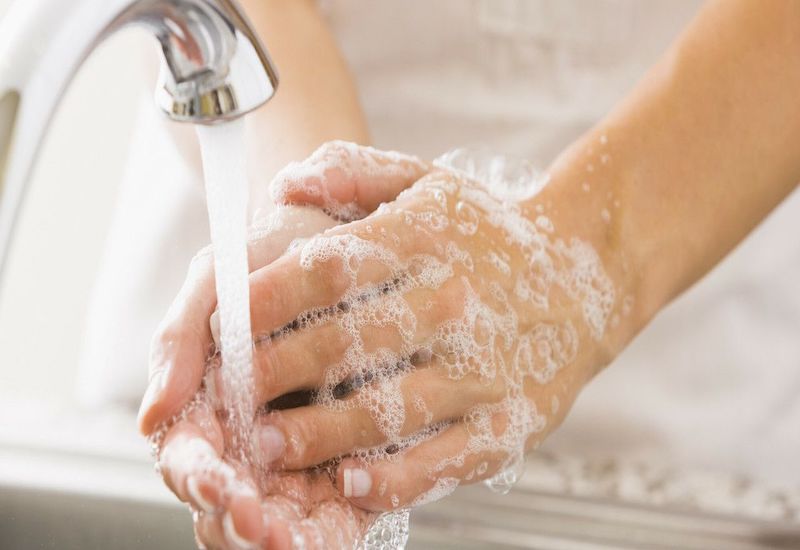 Rửa tay thường xuyên để ngăn ngừa nhiễm trùng