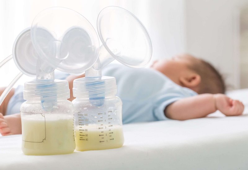 Sữa mẹ vẫn là nguồn dinh dưỡng chính trong những năm đầu đời của trẻ