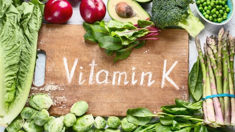 Cải xanh là một trong những loại rau giàu vitamin K tốt cho xương và trí não