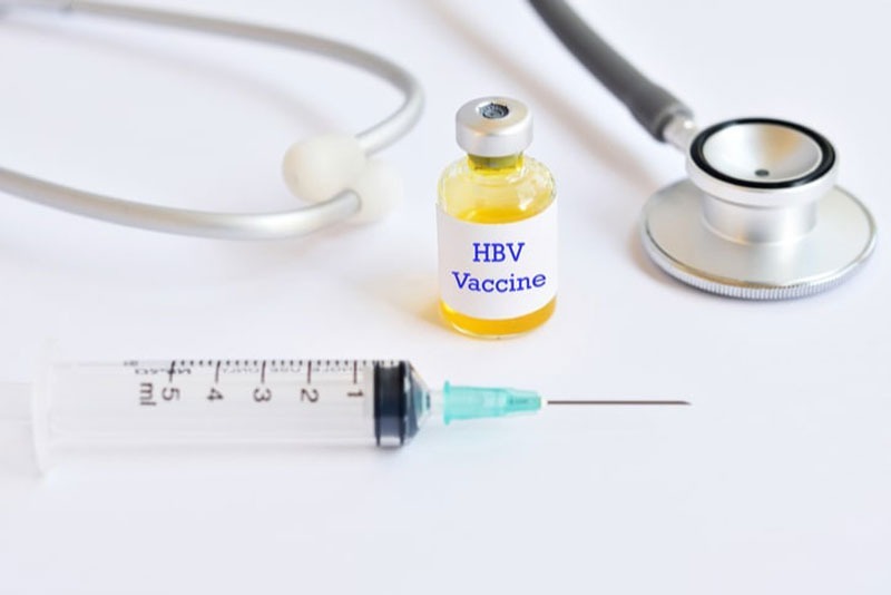 Trước khi tiêm vaccine viêm gan B nên khám bác sĩ chuyên khoa để được tư vấn liều tiêm phù hợp