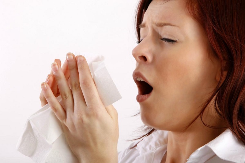 Hắt xì tương đối chảy nước mũi liên tiếp là tín hiệu của viêm xoang dị ứng