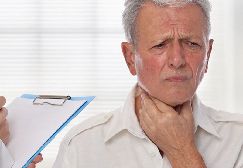 Bệnh nhân mắc ung thư vòm họng có thể có biểu hiện có đờm ở cổ họng nhưng không ho
