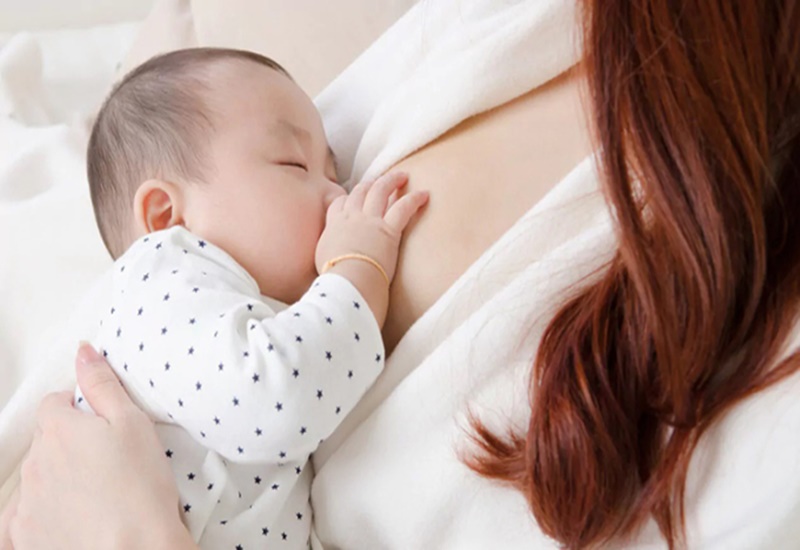 Sữa mẹ giúp trẻ tăng cường sức đề kháng