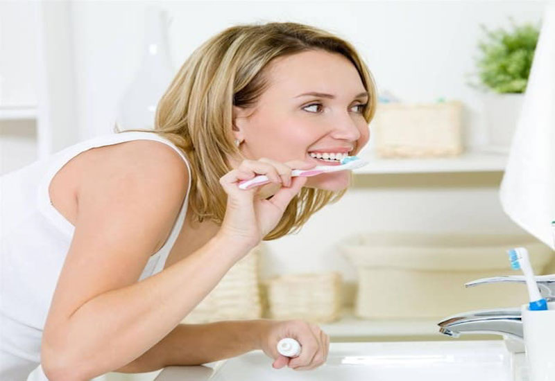 Chú ý vệ sinh răng miệng sạch sẽ hàng ngày để hạn chế vi khuẩn và giảm thiểu ho