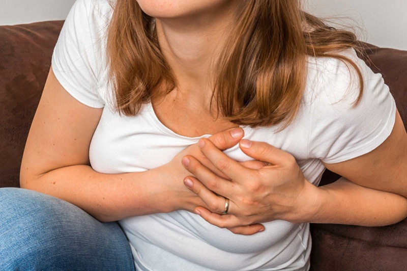 Nữ giới mắc bệnh tim có thể bị đau ngực ở bên trái hoặc ở vị trí khác trong lồng ngực 
