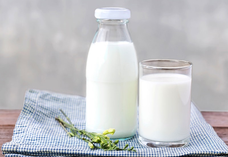 Sữa tươi cũng là loại đồ uống tốt cho sức khỏe với hàm lượng vitamin và canxi cao