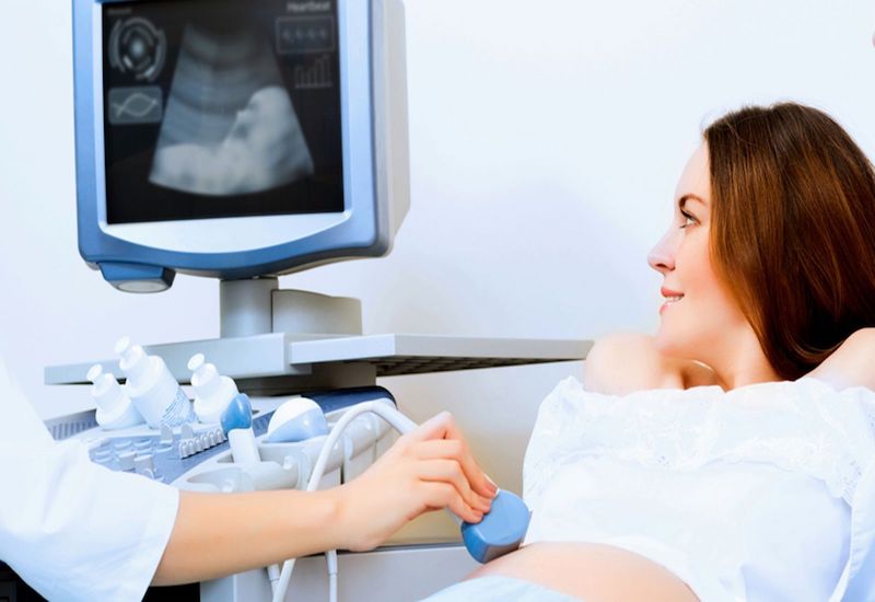 Khám thai định kỳ sẽ giúp mẹ sớm phát hiện những bất thường ở thai nhi
