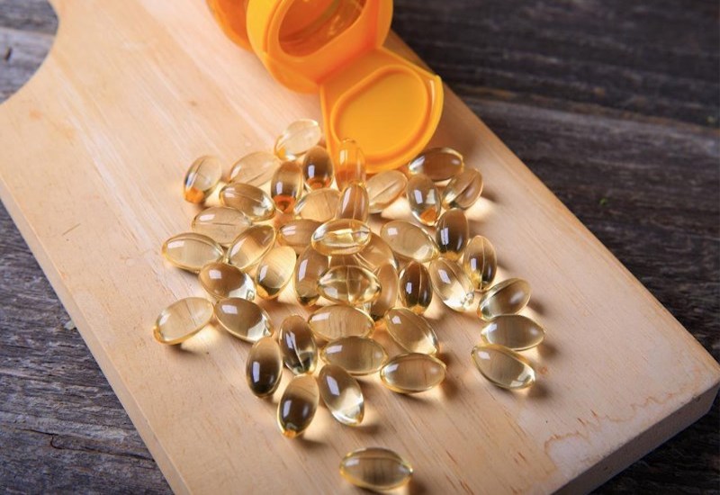 Vitamin E sở hữu triết xuất gold color nhạt nhẽo và thông thường ở dạng hóa học lỏng