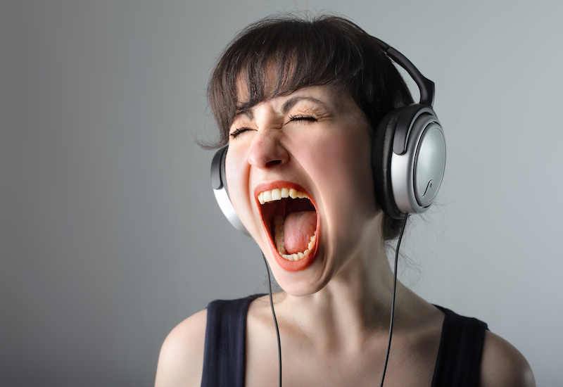 La hét, ca hát nhiều là một trong những nguyên nhân gây khản tiếng