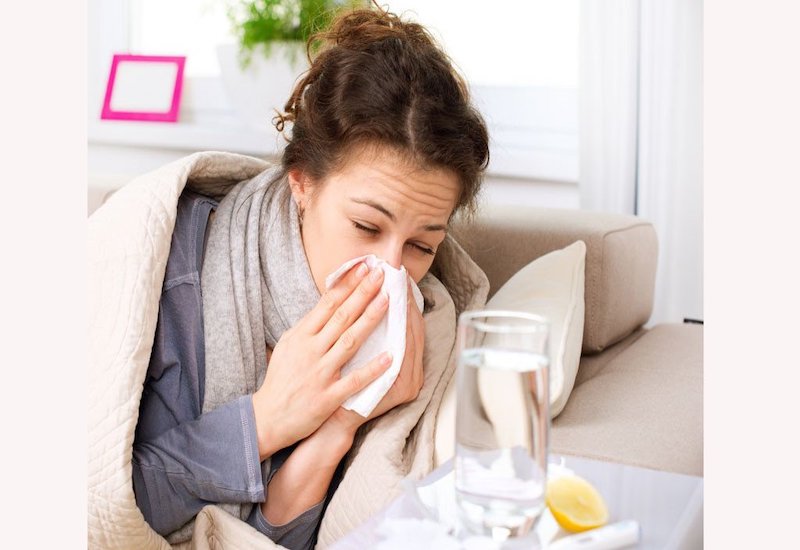 Người bệnh thường có triệu chứng mệt mỏi, sổ mũi, đau cơ khi bị cảm lạnh