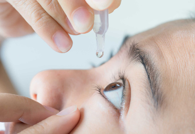 Ngoài những cơ hội dân gian giảo các bạn cũng hoàn toàn có thể sử dụng thuốc nhỏ đôi mắt kháng trùng nhằm trị lẹo