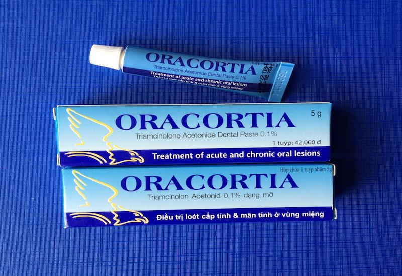 Thuốc bôi nhiệt miệng Oracortia