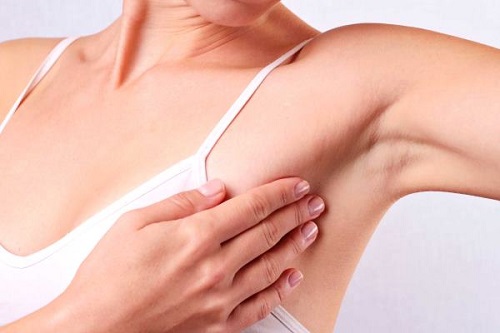 Khi thấy những dấu hiệu bất thường ở vùng ngực nên đi siêu âm vú