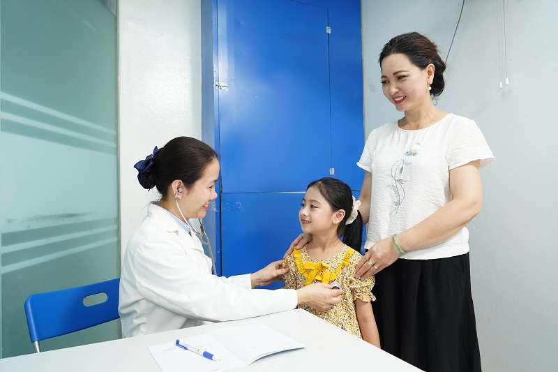 Những năm tháng đầu đời sức đề kháng của trẻ còn non yếu nên tiêm vaccine phòng bệnh là cần thiết