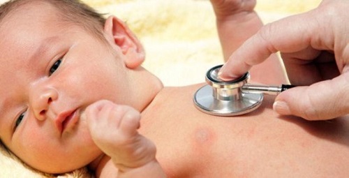 biểu hiện sặc sữa vào phổi ở trẻ sơ sinh