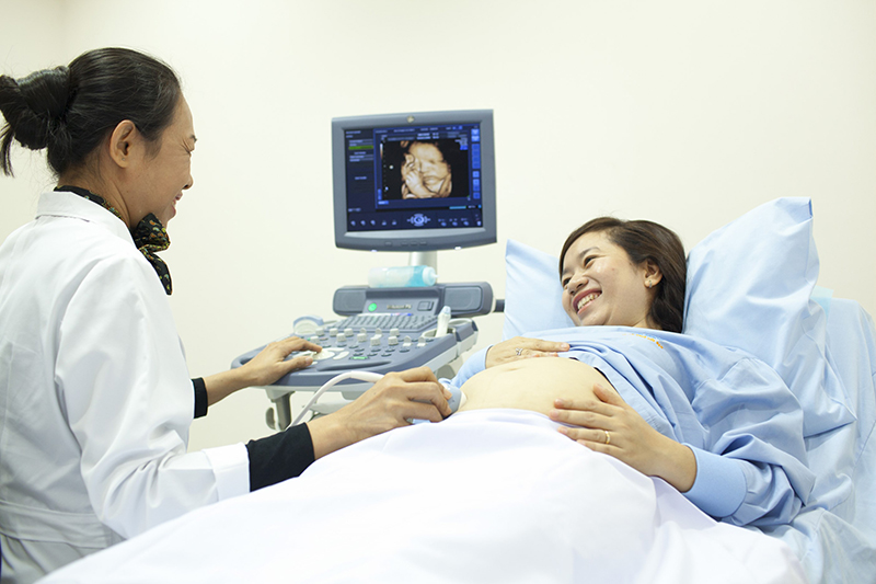 mẹ bầu nên thực hiện các xét nghiệm sàng lọc trước sinh