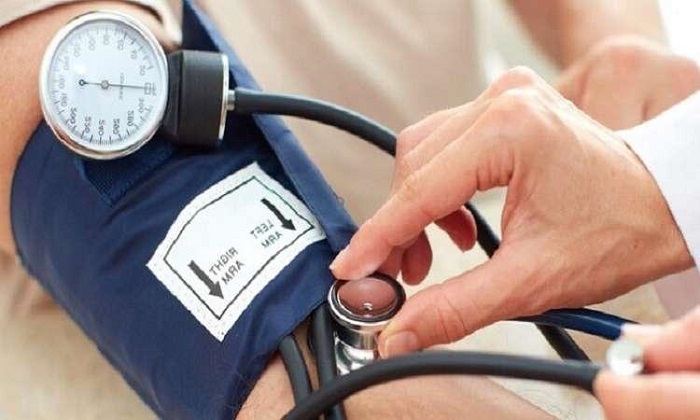 Khám lâm sàng xin visa đi Úc bao gồm cả đo huyết áp