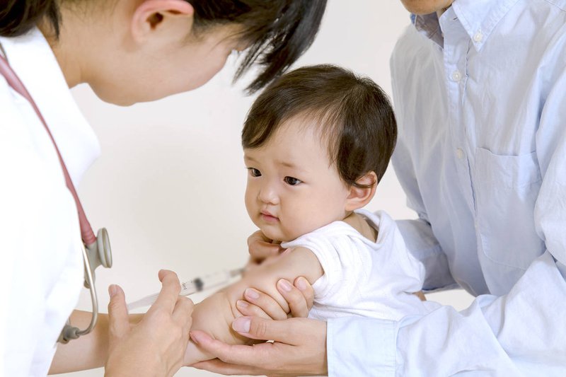 Nhiều phụ huynh lo lắng khi tiêm vắc xin thủy đậu sẽ bị tác dụng phụ