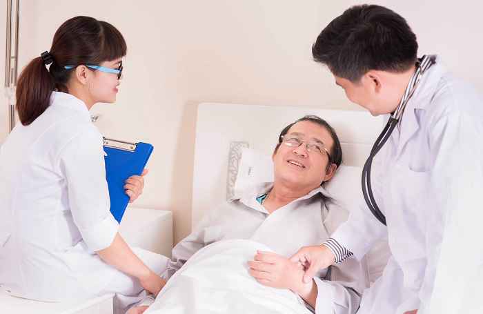 Bệnh nhân xơ gan giai đoạn cuối cần tuân thủ nghiêm ngặt phác đồ điều trị của bác sĩ