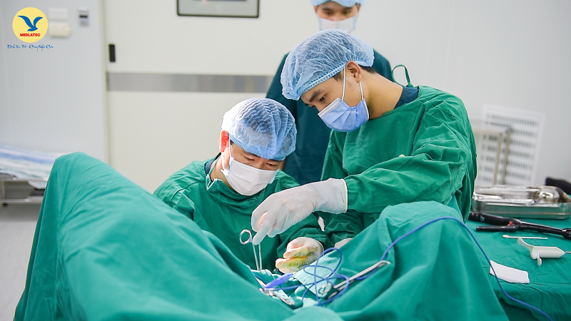 Phẫu thuật cắt bỏ tinh hoàn
