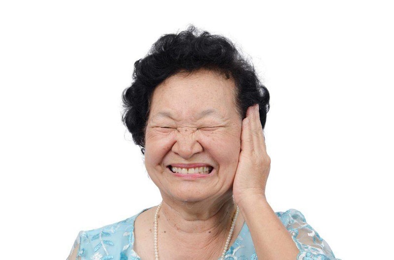 Đau nhói, chảy máu tai 