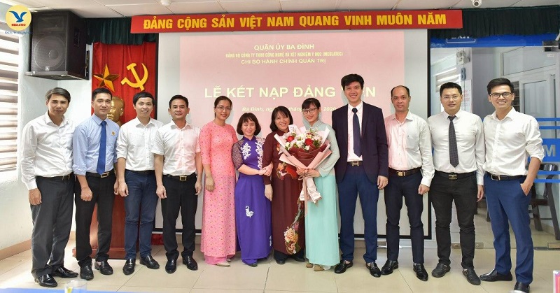 trang trí hội trường kết nạp đảng viên mới