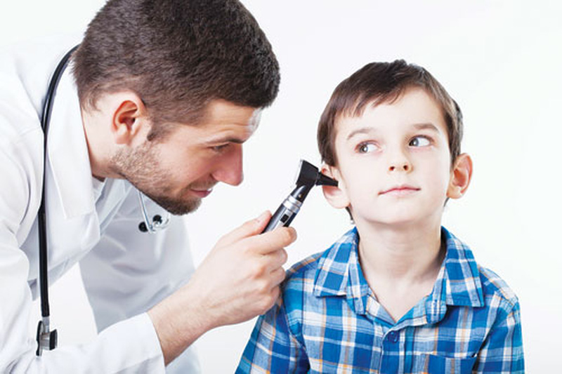 Mách cha mẹ cách điều trị dứt điểm viêm tai giữa tái phát ở trẻ