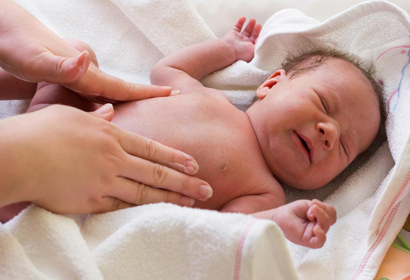 5 cách xử trí chướng bụng ở trẻ sơ sinh vừa an toàn lại hiệu quả
