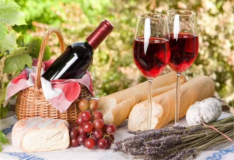 Những lợi ích của rượu vang đỏ và những lưu ý khi sử dụng | Medlatec